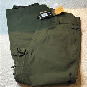 Dakine A1 Snow Olive Cargo Pants for Men. NWT. Size Medium